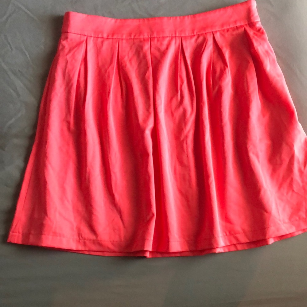 NWT Emmelee pleated mini skirt melon